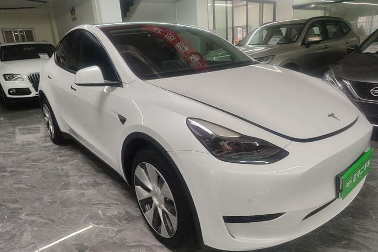 Tesla Model Y 2022 — 3