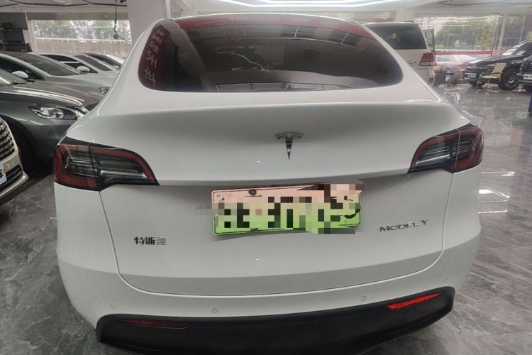 Tesla Model Y 2022 — 5