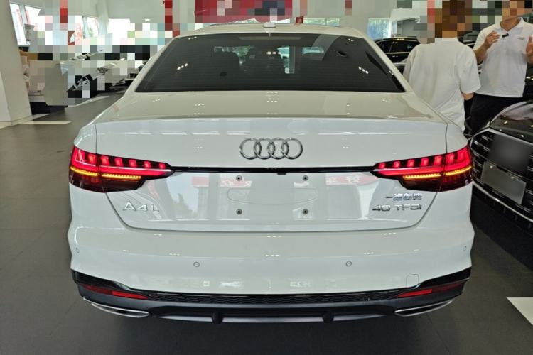 Audi A4 2023 — фото 5