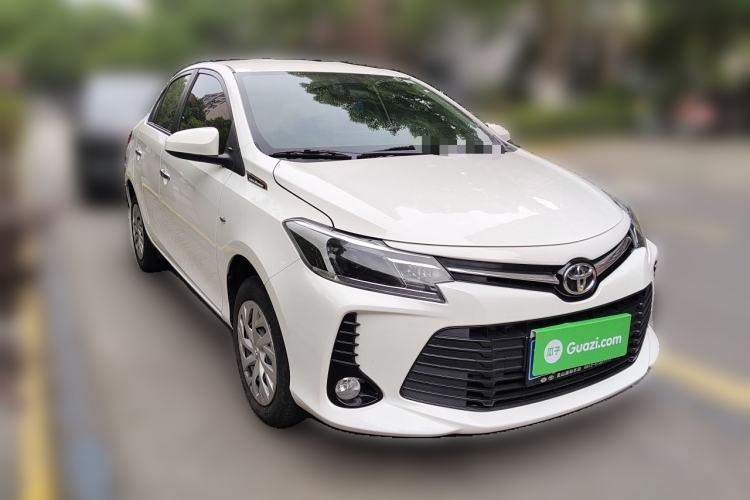 Toyota Yaris 2022 — фото 3