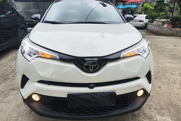 Toyota C-HR 2020 — фото 2