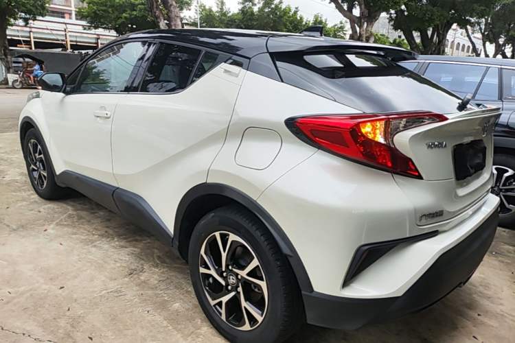 Toyota C-HR 2020 — фото 4
