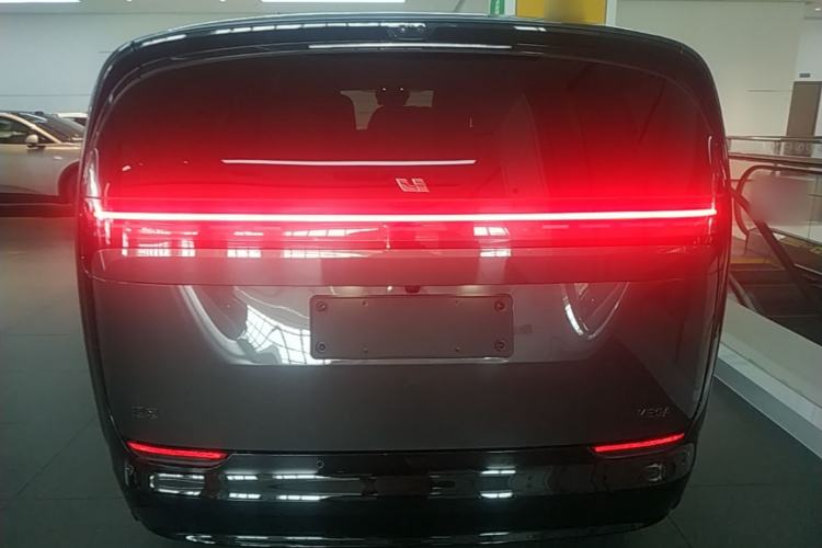Li Auto MEGA 2025 — 5