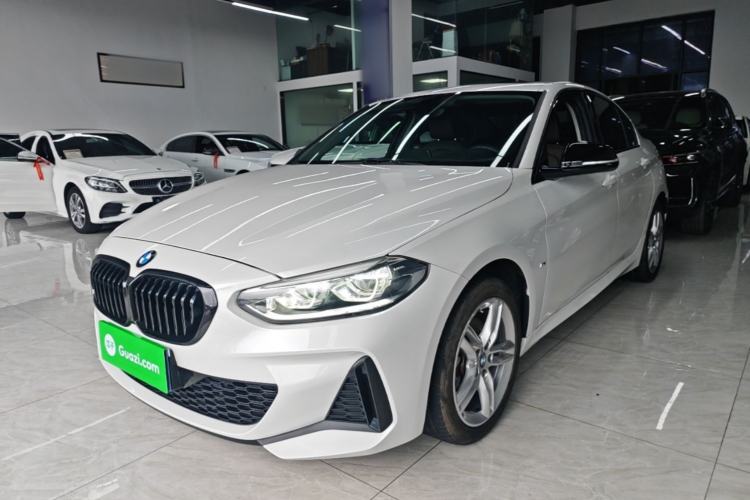 BMW 120i 2021 — фото 1