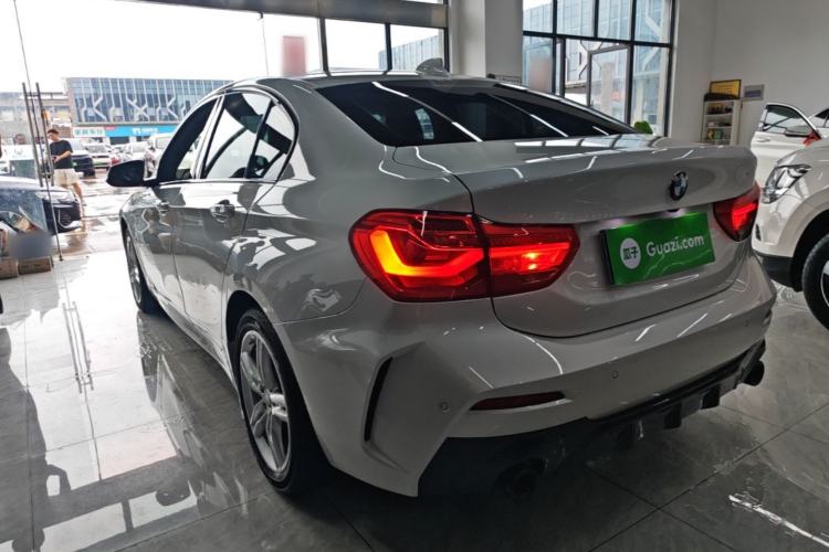 BMW 120i 2021 — фото 4