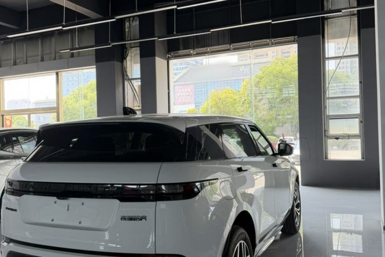 Land Rover Range Rover Evoque 2026 — фото 1