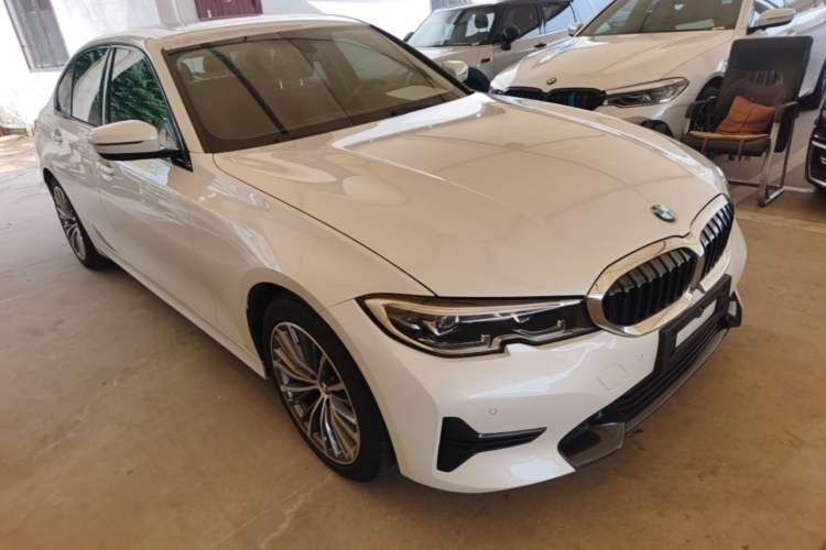 BMW 320i 2022 — 3