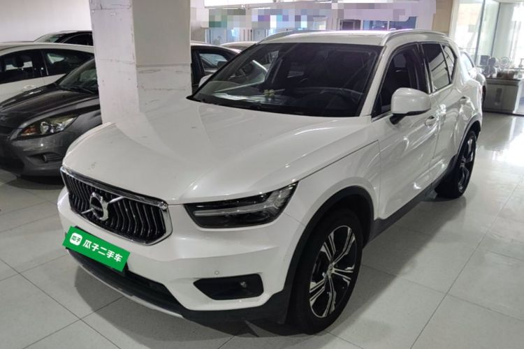 Volvo XC40 2021 — фото 1