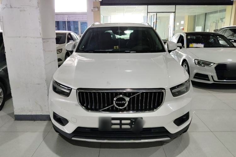 Volvo XC40 2021 — фото 2