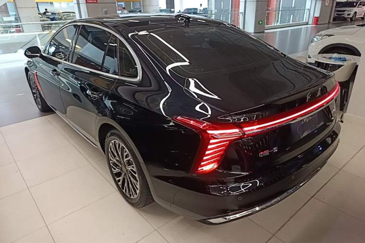 Hongqi H5 2024 — 4