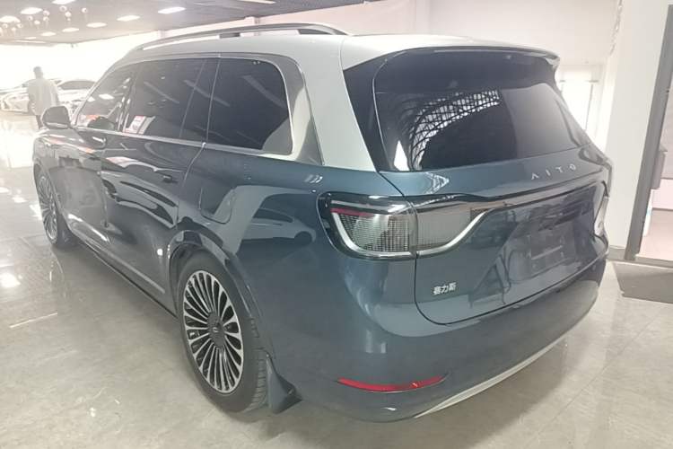 AITO M9 2024 — 4
