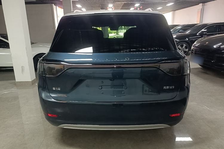 AITO M9 2024 — 5
