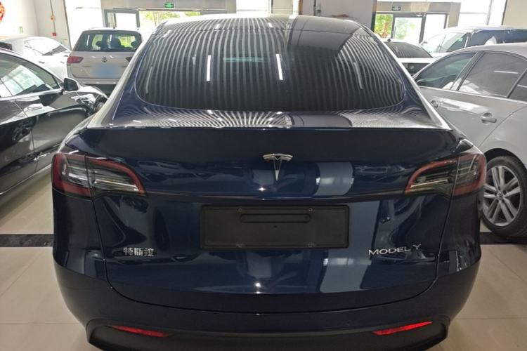 Tesla Model Y 2022 — 5