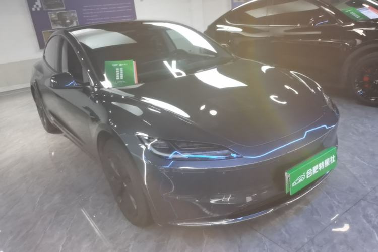 Tesla Model 3 2025 — 3
