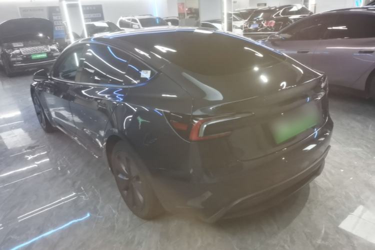Tesla Model 3 2025 — 4