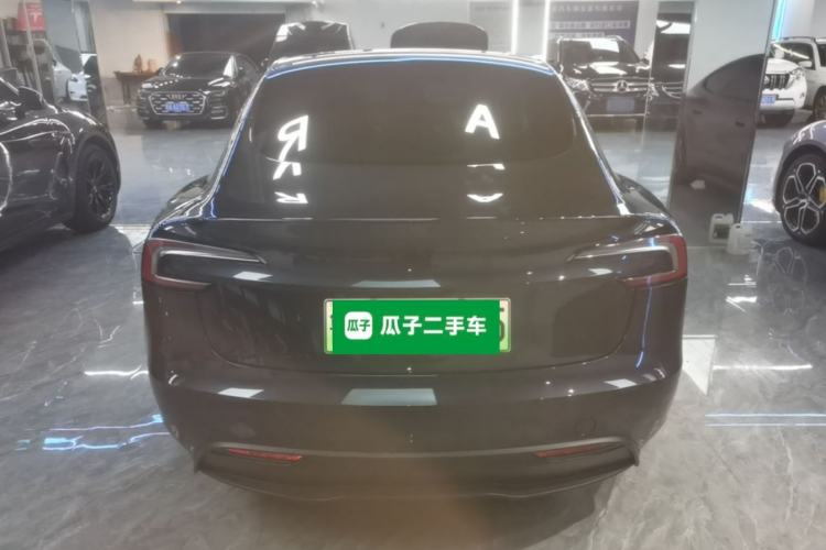 Tesla Model 3 2025 — 5