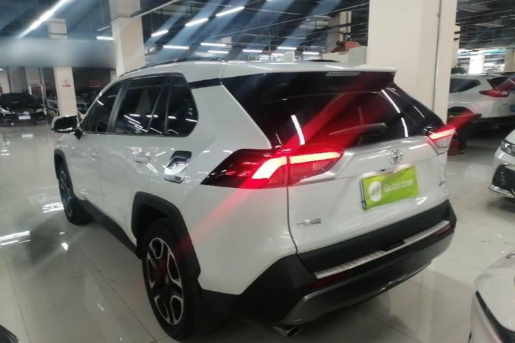 Toyota RAV4 2020 — 4