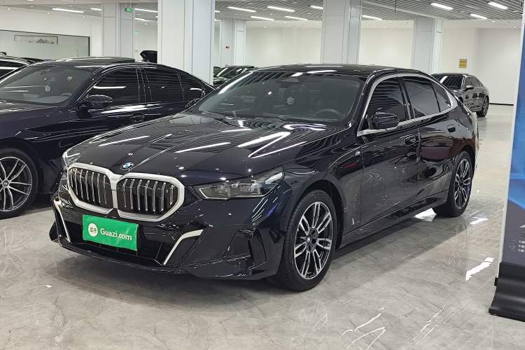 BMW 530Li 2024 — фото 1