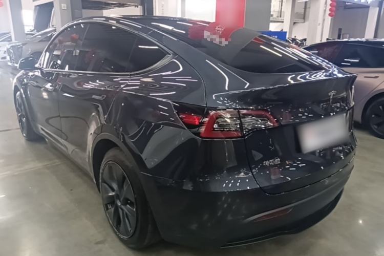 Tesla Model Y 2024 — 4