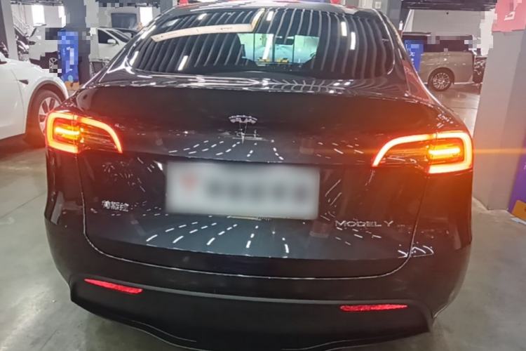 Tesla Model Y 2024 — 5