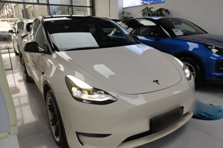 Tesla Model Y 2021 — 3