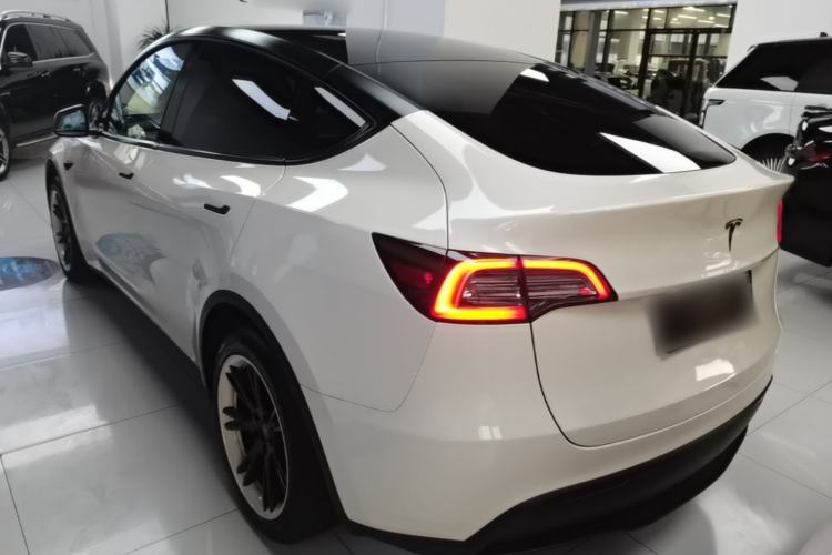 Tesla Model Y 2021 — 4