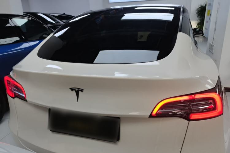 Tesla Model Y 2021 — 5