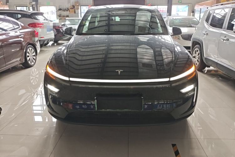 Tesla Model Y 2026 — 2