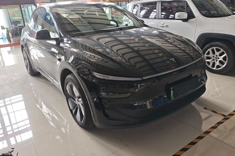 Tesla Model Y 2026 — 3