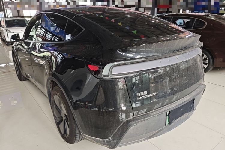 Tesla Model Y 2026 — 4