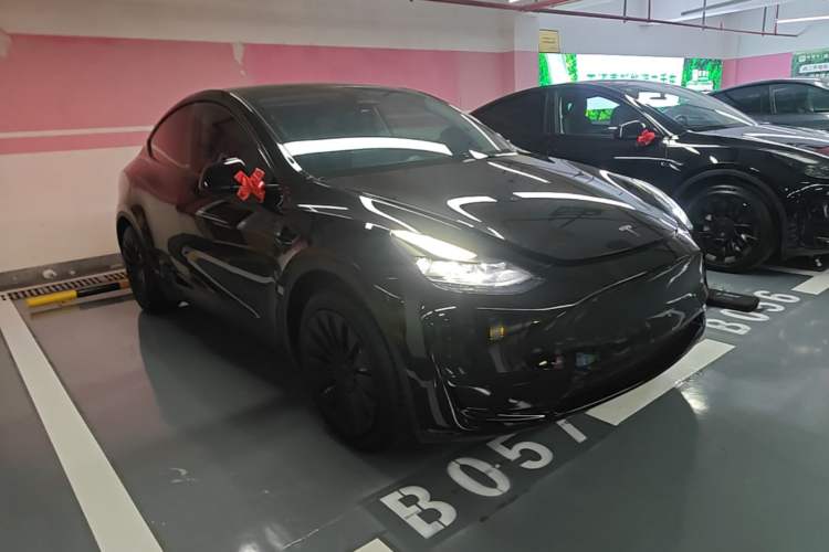 Tesla Model Y 2023 — 3