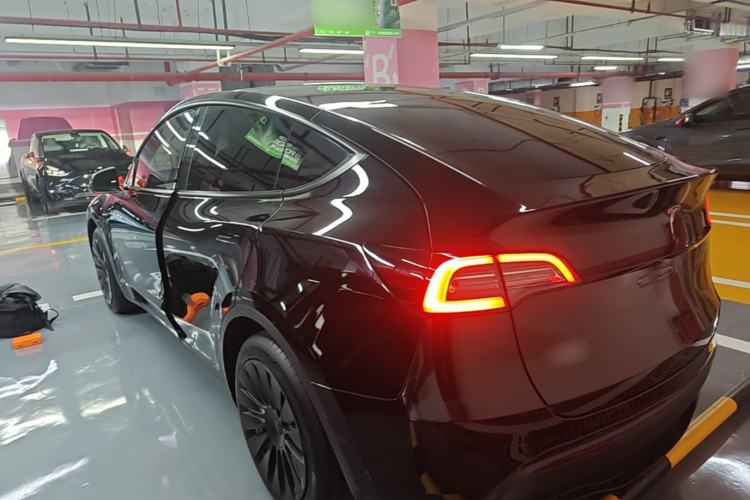 Tesla Model Y 2023 — 4
