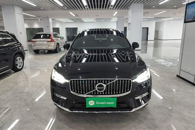 Volvo XC60 2025 — фото 2