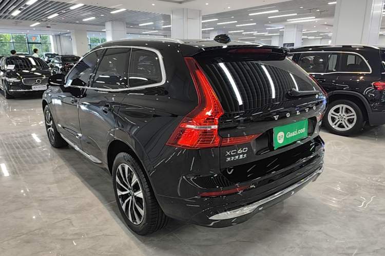 Volvo XC60 2025 — фото 4