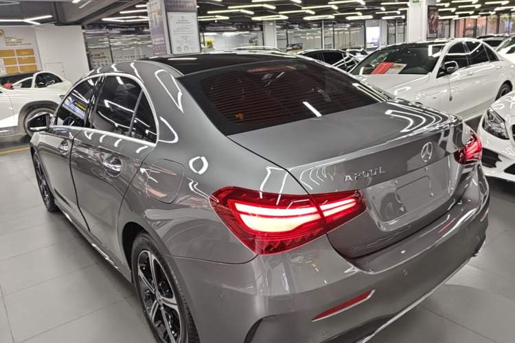 Mercedes-Benz A 200 L 2023 — фото 4