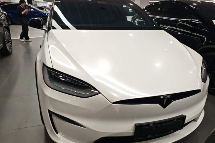 Tesla Model X 2023 — 2