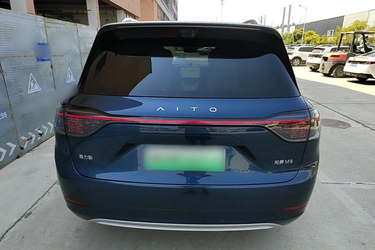 AITO M9 2025 — 5