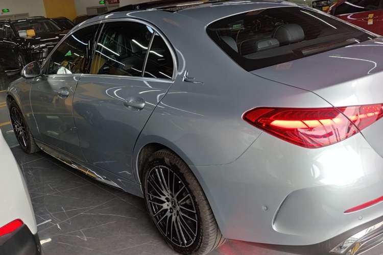 Mercedes-Benz C 260 L 2024 — 4
