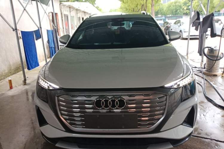 Audi Q5 e-tron 2022 — 2