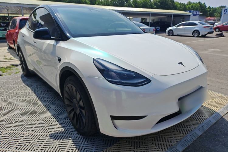 Tesla Model Y 2022 — 3