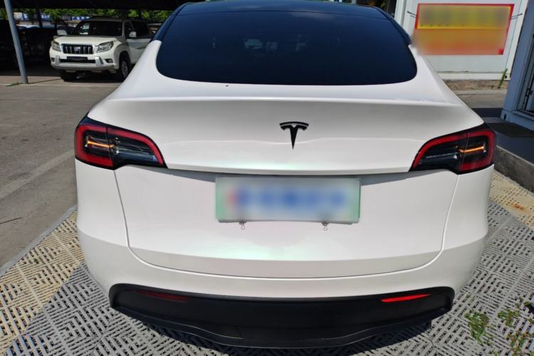 Tesla Model Y 2022 — 5