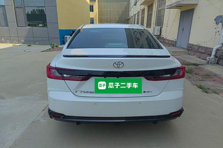 Toyota Camry 2026 — 5
