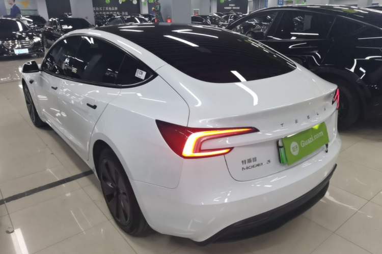 Tesla Model 3 2023 — 4
