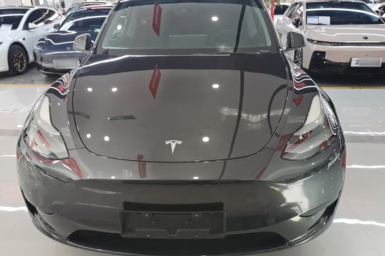 Tesla Model Y 2024 — 2