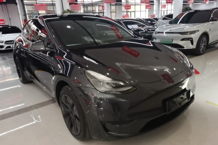 Tesla Model Y 2024 — 3
