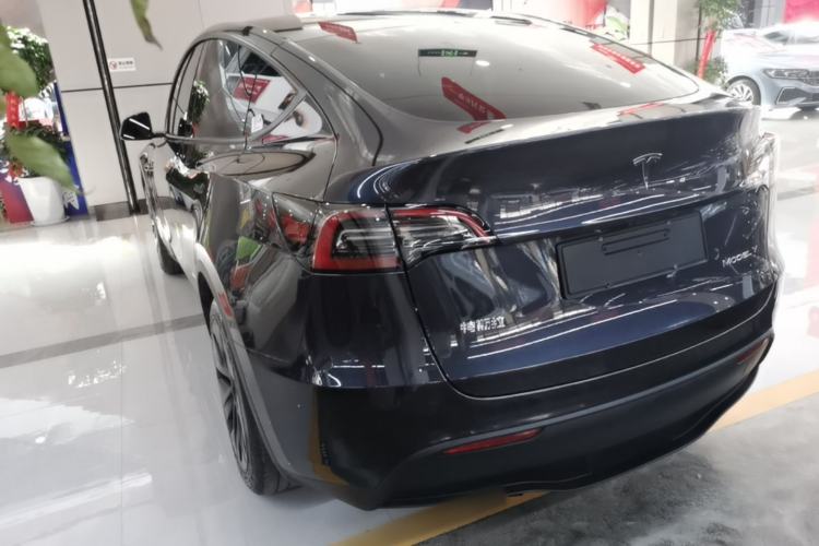 Tesla Model Y 2024 — 4
