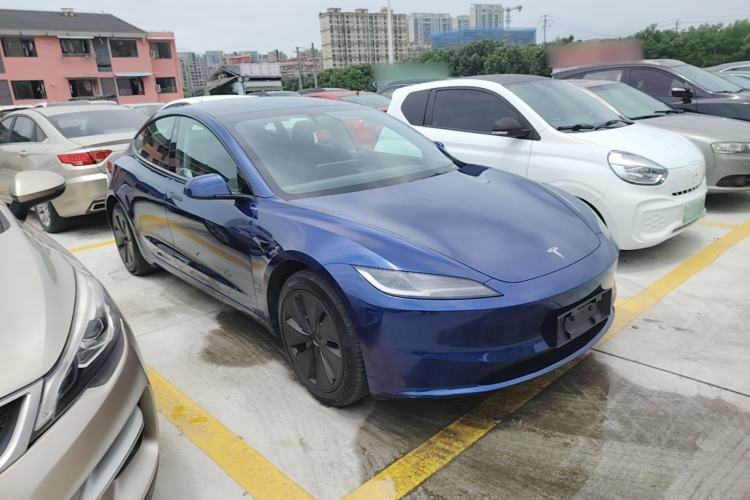 Tesla Model 3 2023 — 3
