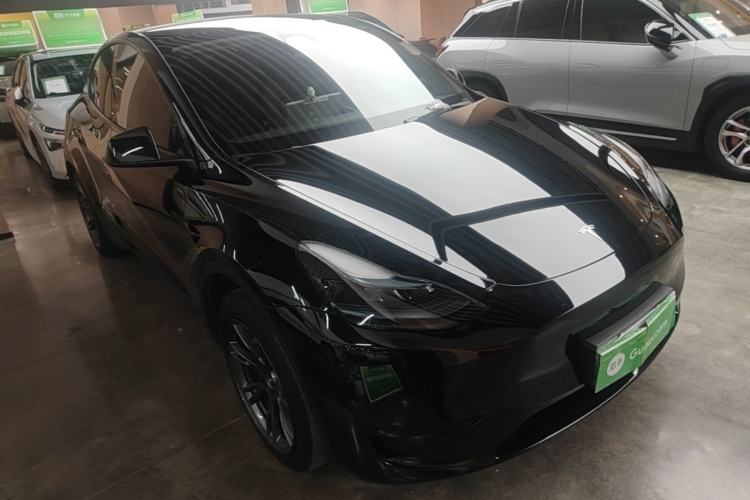 Tesla Model Y 2023 — 3