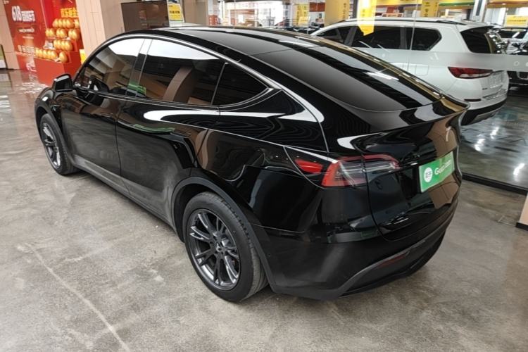 Tesla Model Y 2023 — 4