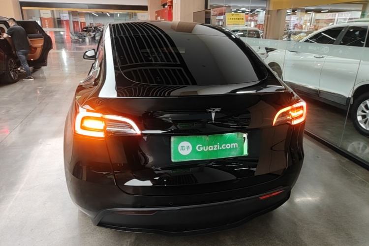 Tesla Model Y 2023 — 5